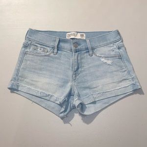 abercrombie low rise light wash denim shorts